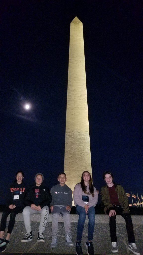 Mineola Students at Washington Memorial